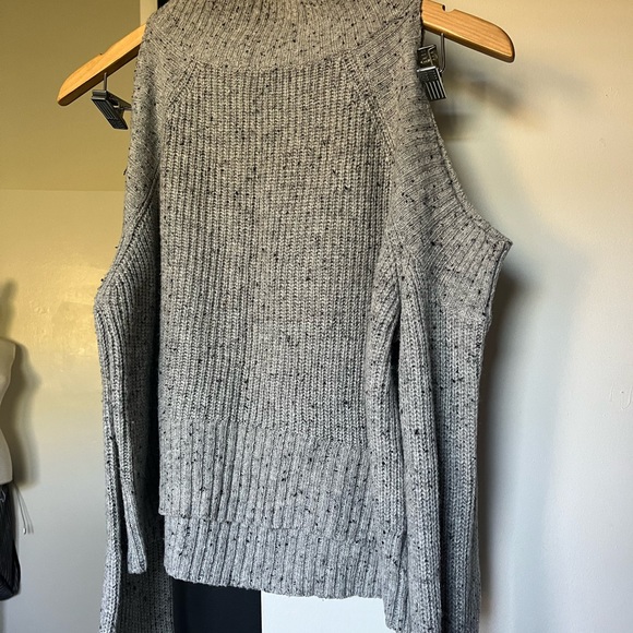 Sweater - Picture 2 of 6